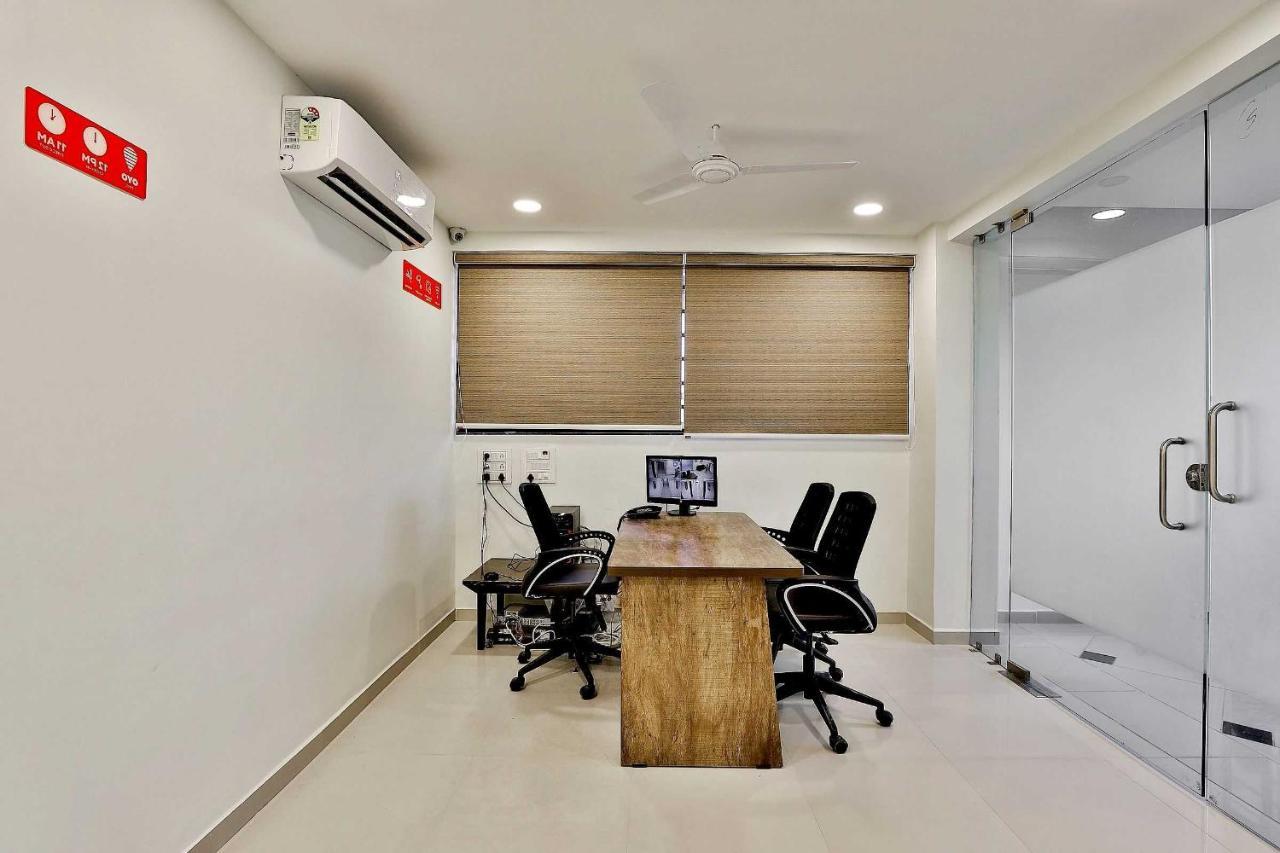 Collection O 12462 Hotel Shiv Inn Gandhinagar Exterior foto